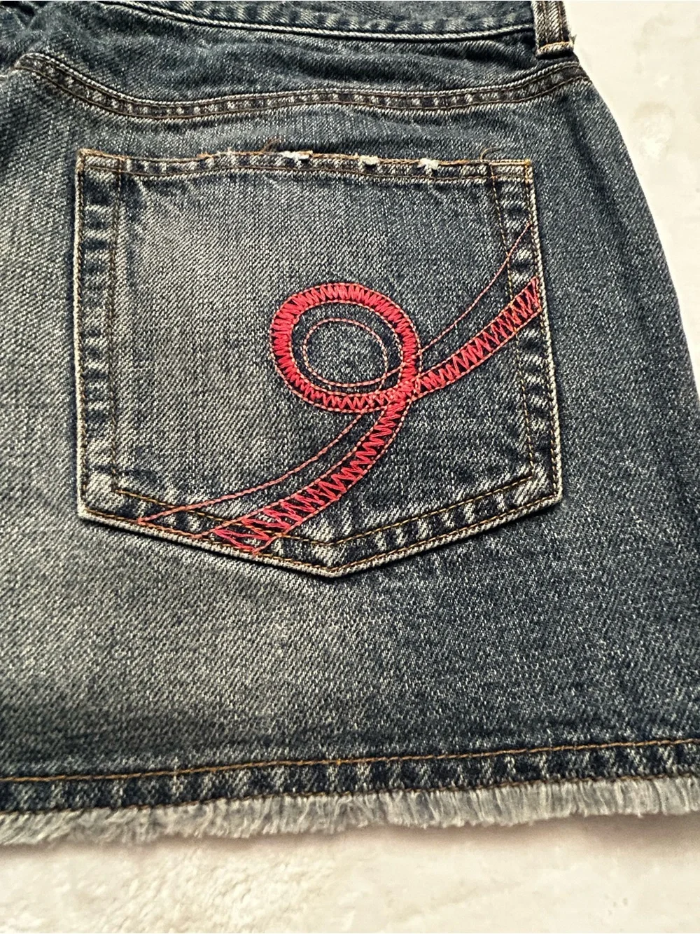 Hollister Y2K Denim Mini Frayed Hem Low Rise Skirt Vintage Pink Embroidered Sz 9